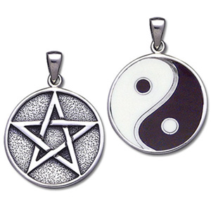 Vedhæng med Pentagram og Yin Yang - 34mm u/kæde